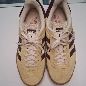 Adidas Men's Beige and Maroon Sneakers